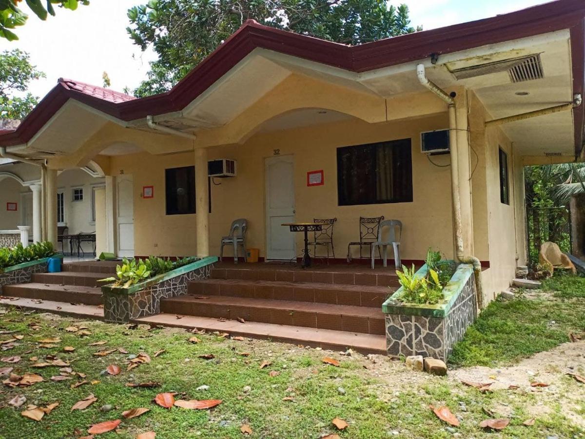 Reddoorz Plus @ Costa Roca Balamban Cebu Exterior photo