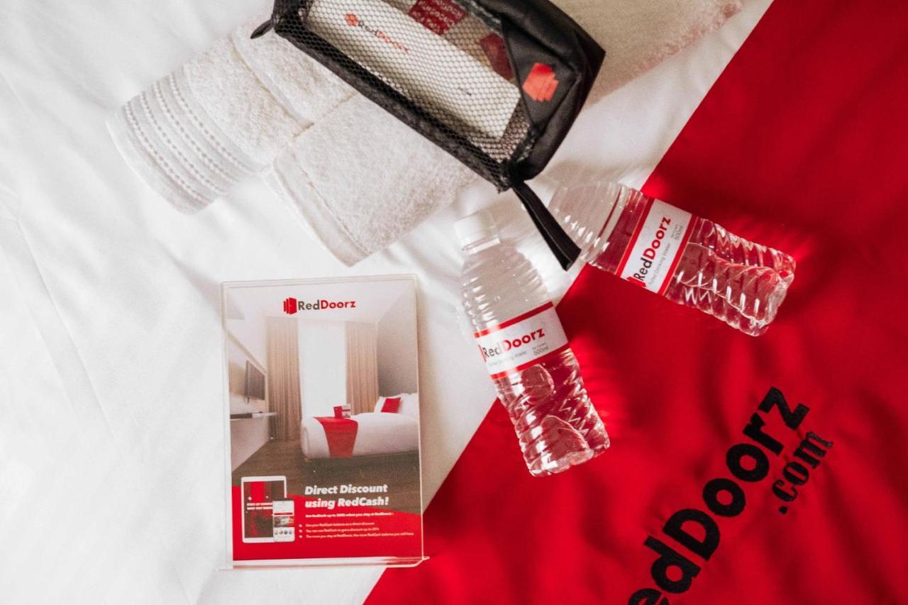 Reddoorz Plus @ Costa Roca Balamban Cebu Room photo