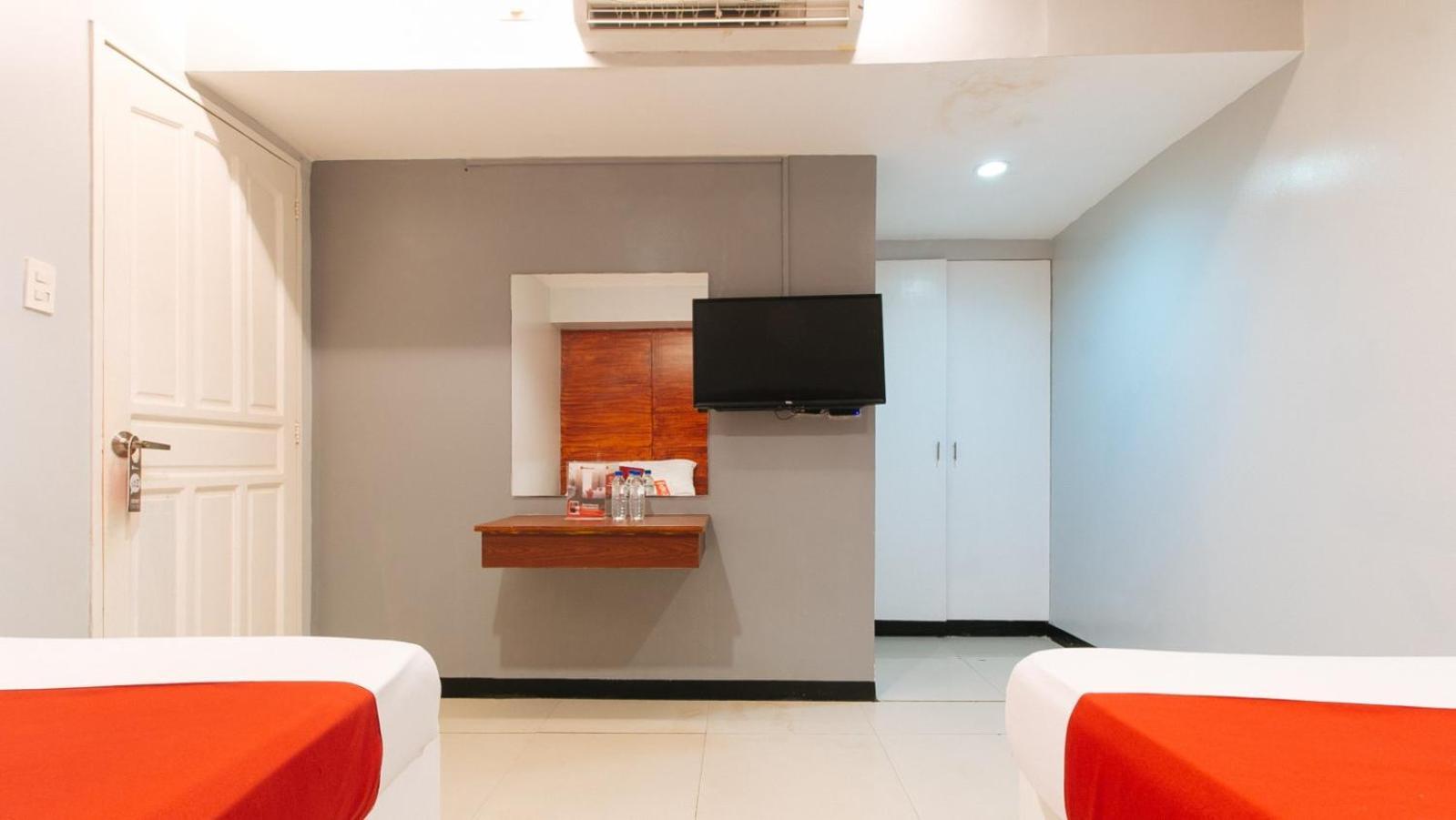 Reddoorz Plus @ Costa Roca Balamban Cebu Room photo