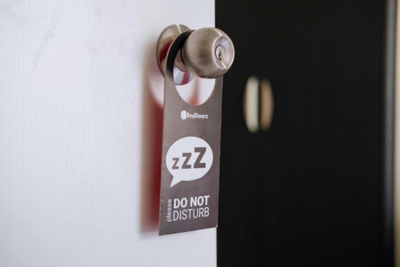 Reddoorz Plus @ Costa Roca Balamban Cebu Room photo