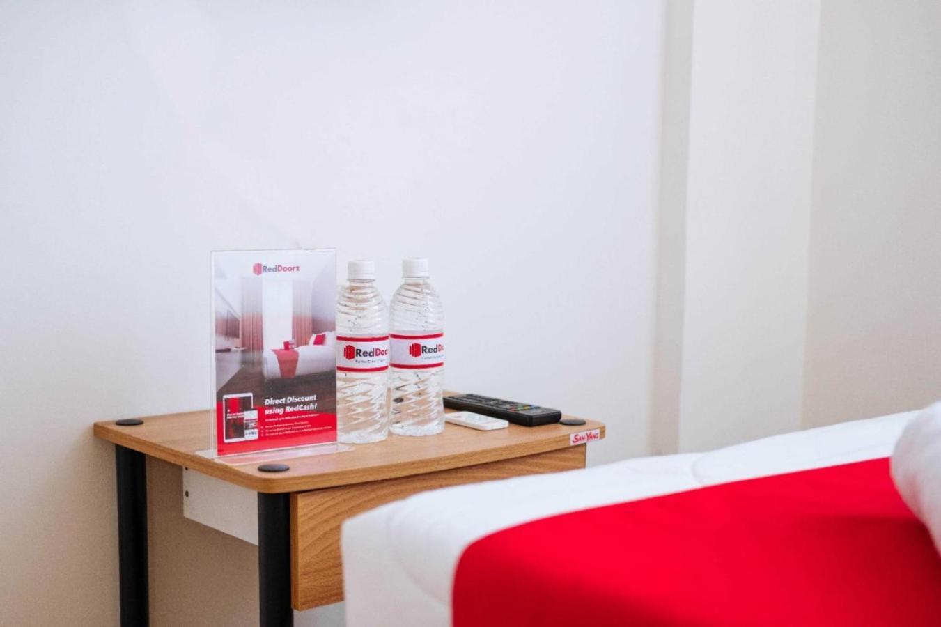 Reddoorz Plus @ Costa Roca Balamban Cebu Room photo
