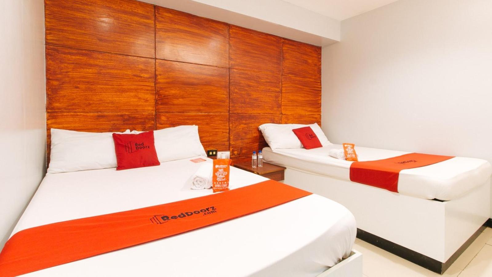 Reddoorz Plus @ Costa Roca Balamban Cebu Room photo