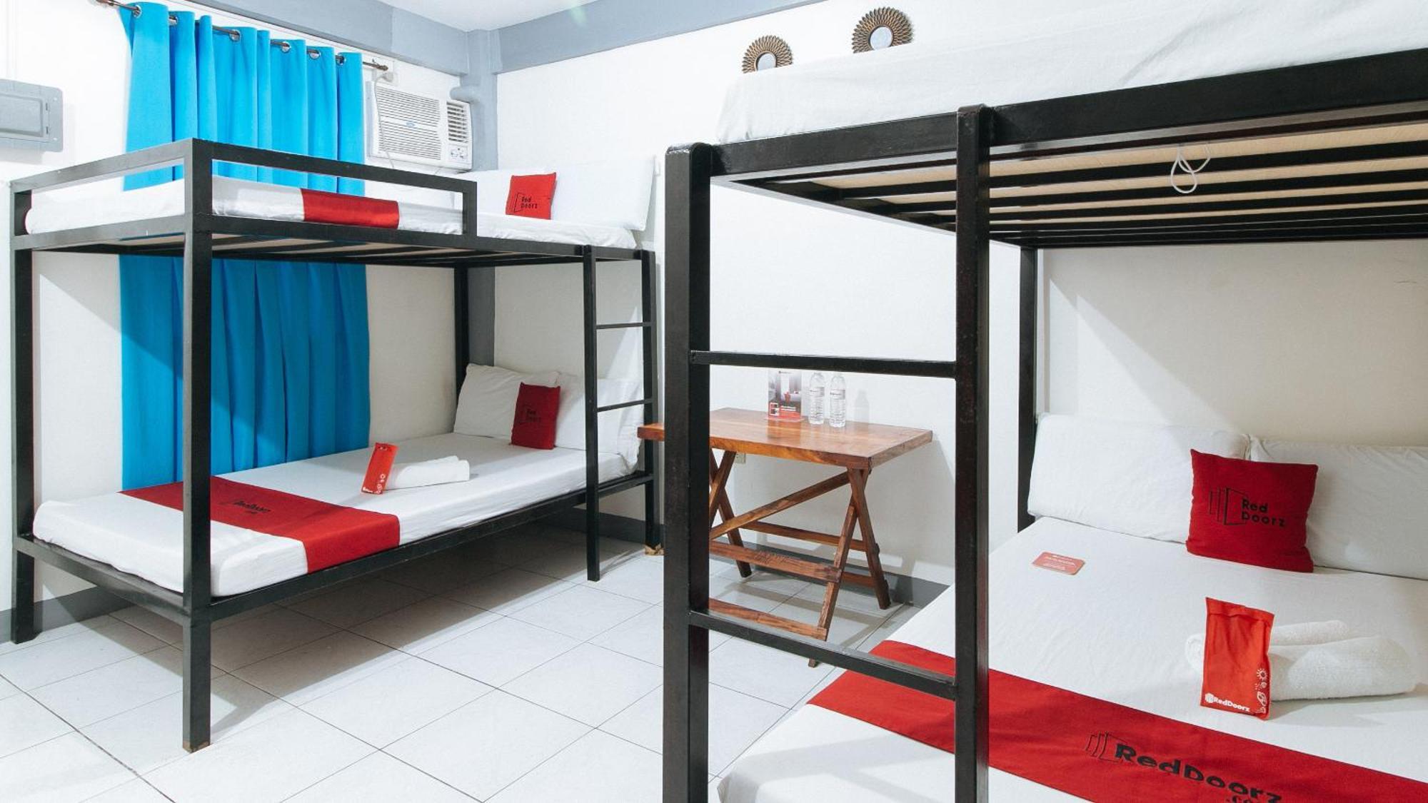 Reddoorz Plus @ Costa Roca Balamban Cebu Room photo