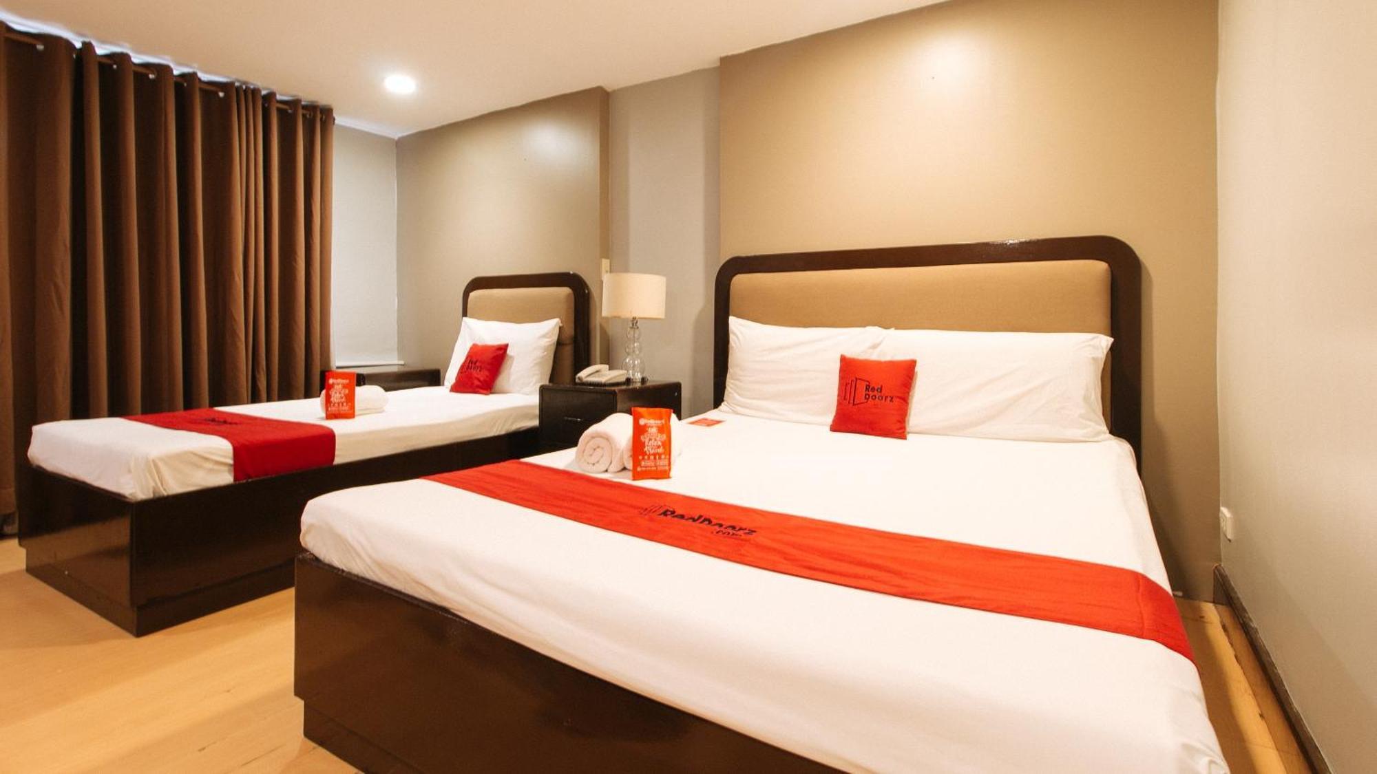 Reddoorz Plus @ Costa Roca Balamban Cebu Room photo
