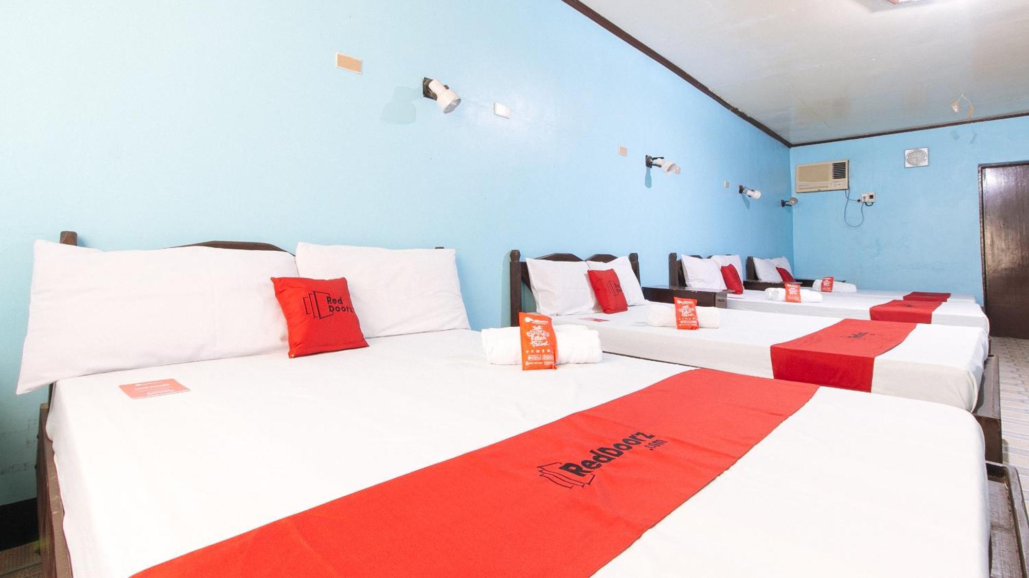 Reddoorz Plus @ Costa Roca Balamban Cebu Room photo