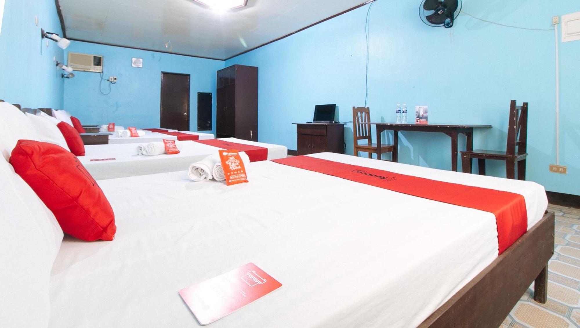 Reddoorz Plus @ Costa Roca Balamban Cebu Room photo