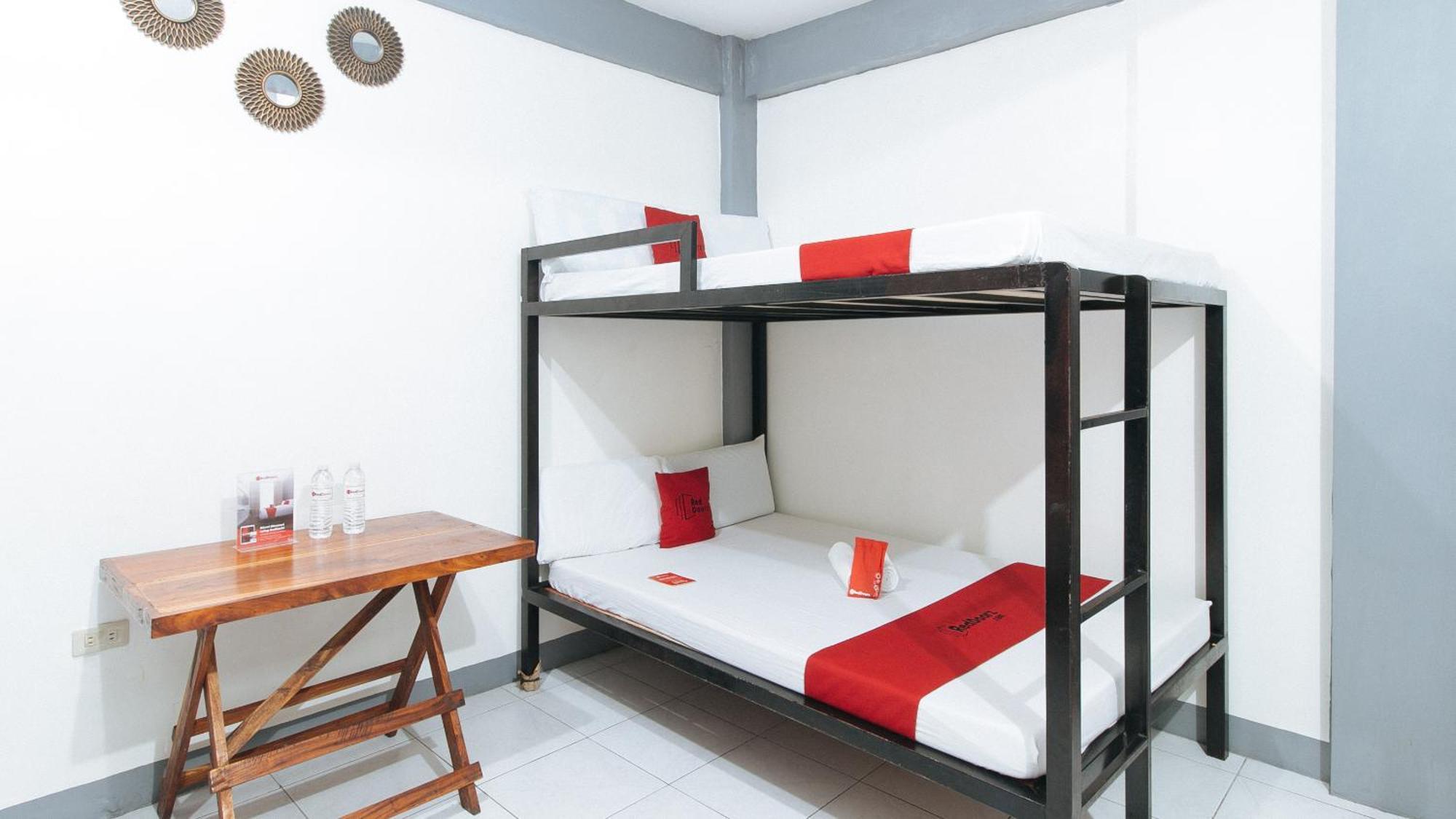 Reddoorz Plus @ Costa Roca Balamban Cebu Room photo