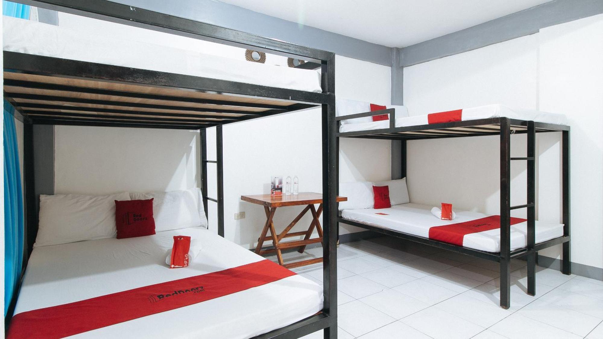 Reddoorz Plus @ Costa Roca Balamban Cebu Room photo