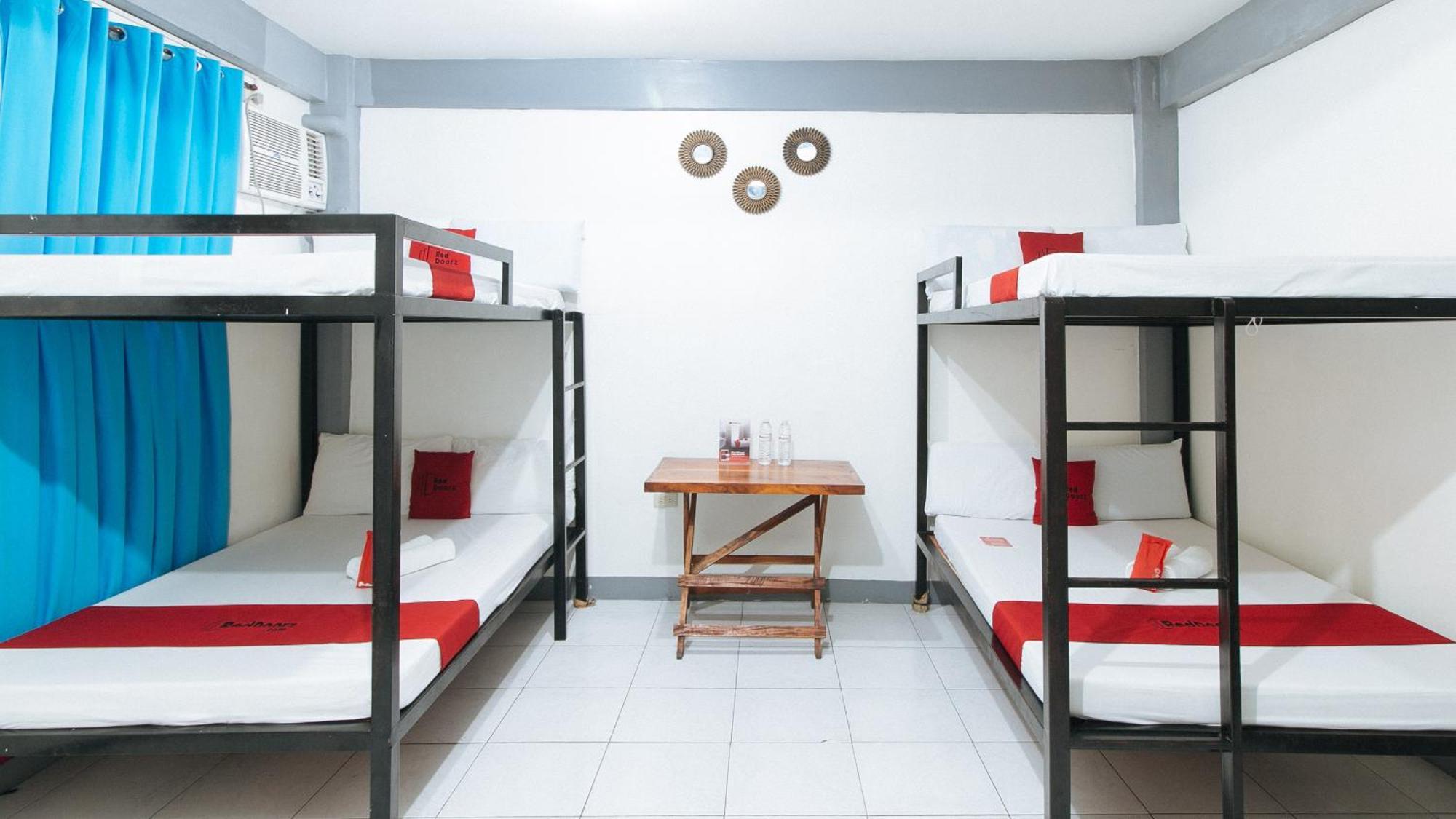 Reddoorz Plus @ Costa Roca Balamban Cebu Room photo